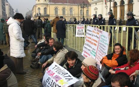 Peaceful sitting demonstration in front of the Parliament