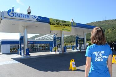 Greenpeace Activists Block a Gazprom service station in defence of the Arctic