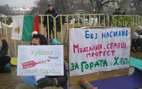 Peaceful sitting demonstration in front of the Parliament