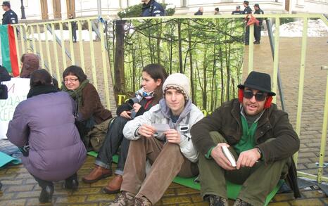 Peaceful sitting demonstration in front of the Parliament