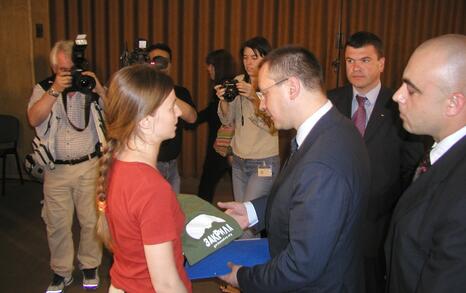 Handing a Rila t-shirt to the prime minister Sergey Stanishev