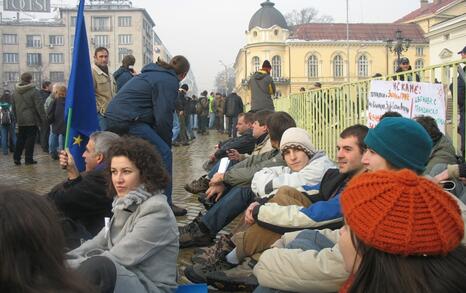 Peaceful sitting demonstration in front of the Parliament