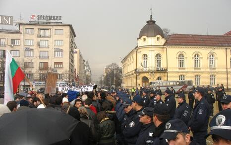 Протест пред парламент без депутати 19.12.08