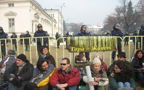 Peaceful sitting demonstration in front of the Parliament