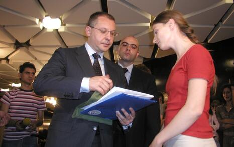 Handing a Rila t-shirt to the prime minister Sergey Stanishev