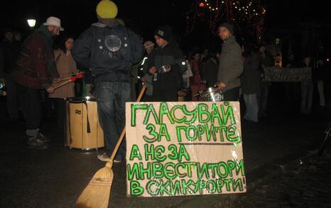 Civil attendance in fron of the Parliament - 18.12.2008