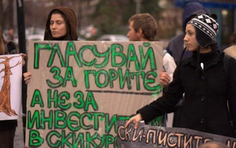 Civil attendance in fron of the Parliament - 18.12.2008