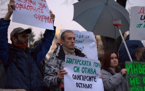 Civil attendance in fron of the Parliament - 18.12.2008