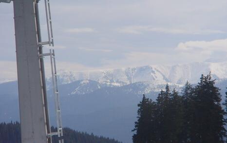 Putting the poles of the lift to the Seven Rila lakes