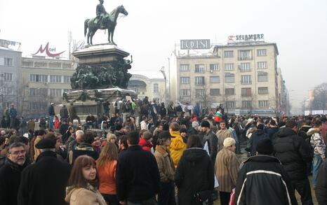 Peaceful sitting demonstration in front of the Parliament