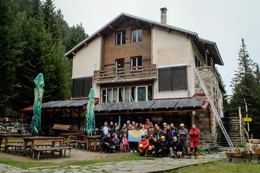 Хижа „Скакавица“ вече сама произвежда електричество от слънцето