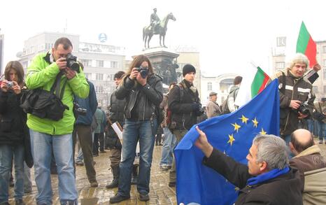 Peaceful sitting demonstration in front of the Parliament