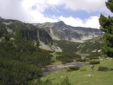 The government caved in to the lobbying of an offshore oligarch. The building up of National Park Pirin continues!