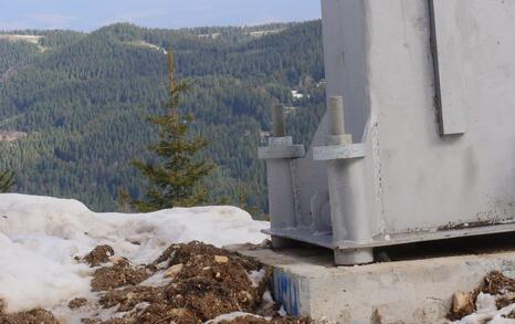 Putting the poles of the lift to the Seven Rila lakes