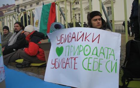 Peaceful sitting demonstration in front of the Parliament