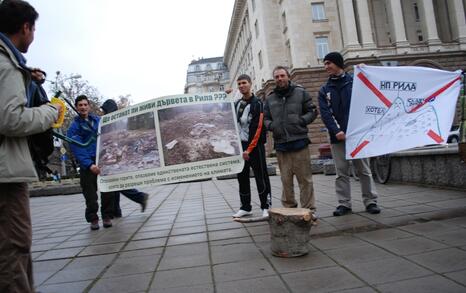 Citizen presence in front of the Council of Ministers, 09.12.2009