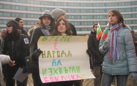 Peaceful sitting demonstration in front of the Parliament