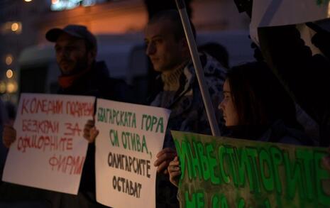 Civil attendance in fron of the Parliament - 18.12.2008