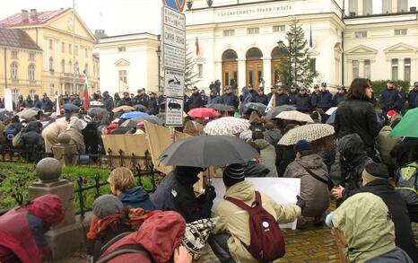 Протест пред парламент без депутати 19.12.08