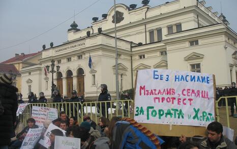 Peaceful sitting demonstration in front of the Parliament