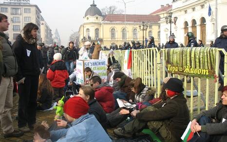 Peaceful sitting demonstration in front of the Parliament